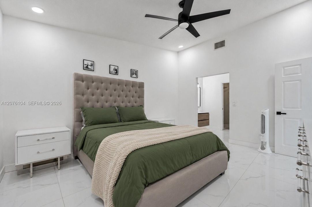 For Sale: $340,000 (2 beds, 2 baths, 1171 Square Feet)