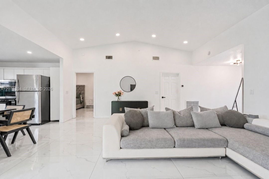 For Sale: $340,000 (2 beds, 2 baths, 1171 Square Feet)