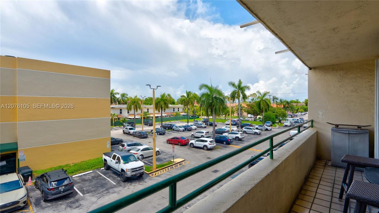 For Rent: $2,200 (2 beds, 2 baths, 840 Square Feet)