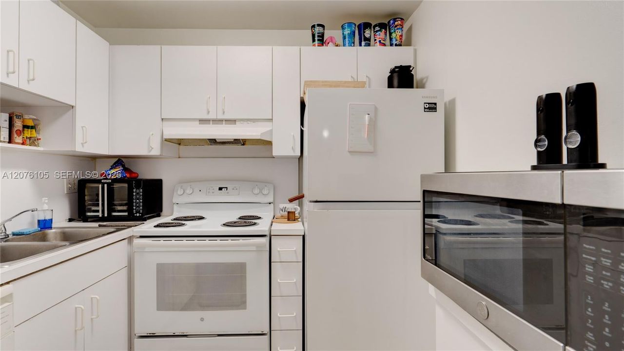 For Rent: $2,200 (2 beds, 2 baths, 840 Square Feet)