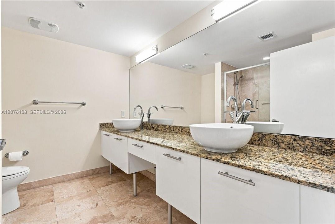 For Rent: $4,700 (2 beds, 2 baths, 1402 Square Feet)