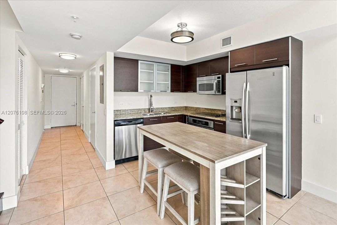 For Rent: $4,700 (2 beds, 2 baths, 1402 Square Feet)