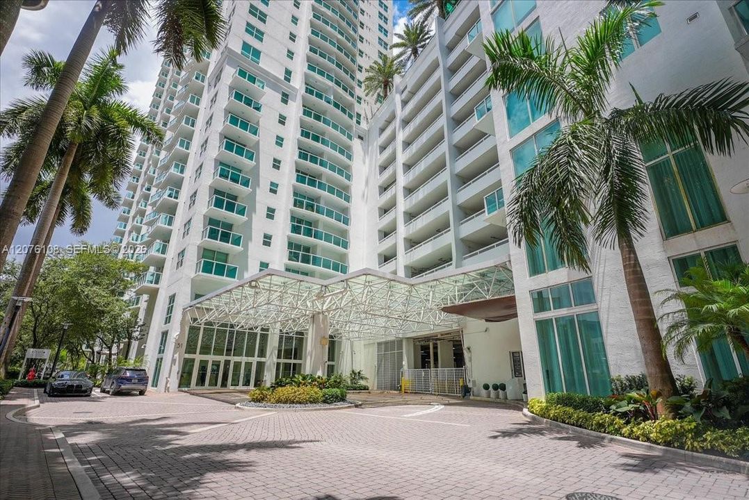 For Rent: $4,700 (2 beds, 2 baths, 1402 Square Feet)