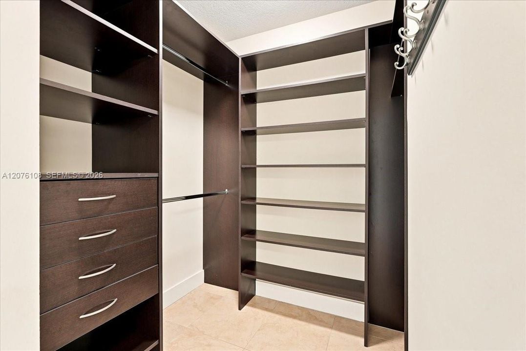 For Rent: $4,700 (2 beds, 2 baths, 1402 Square Feet)
