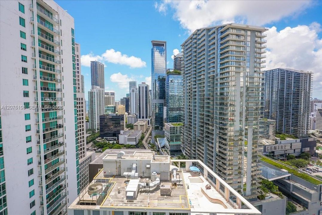 For Rent: $4,700 (2 beds, 2 baths, 1402 Square Feet)