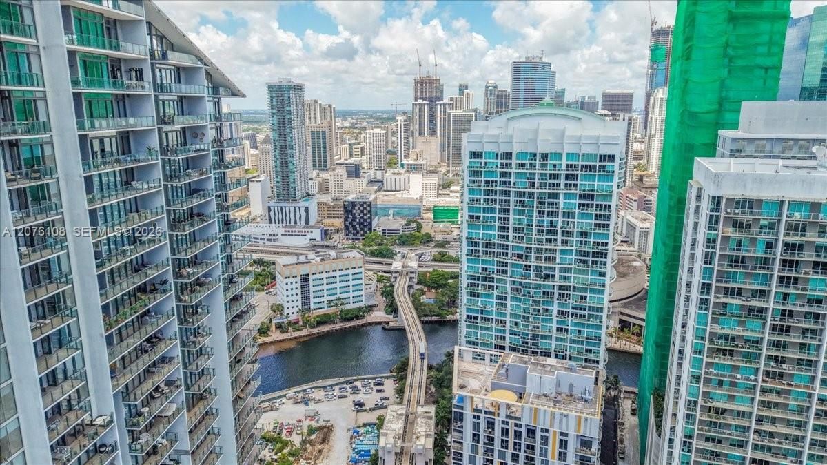 For Rent: $4,700 (2 beds, 2 baths, 1402 Square Feet)