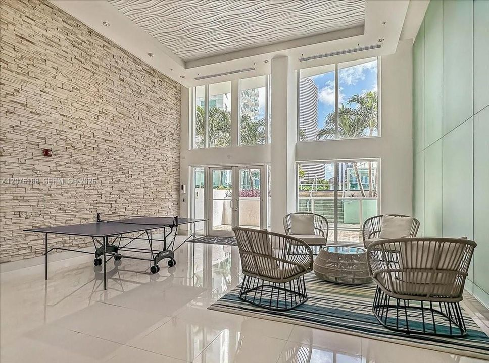 For Rent: $4,700 (2 beds, 2 baths, 1402 Square Feet)