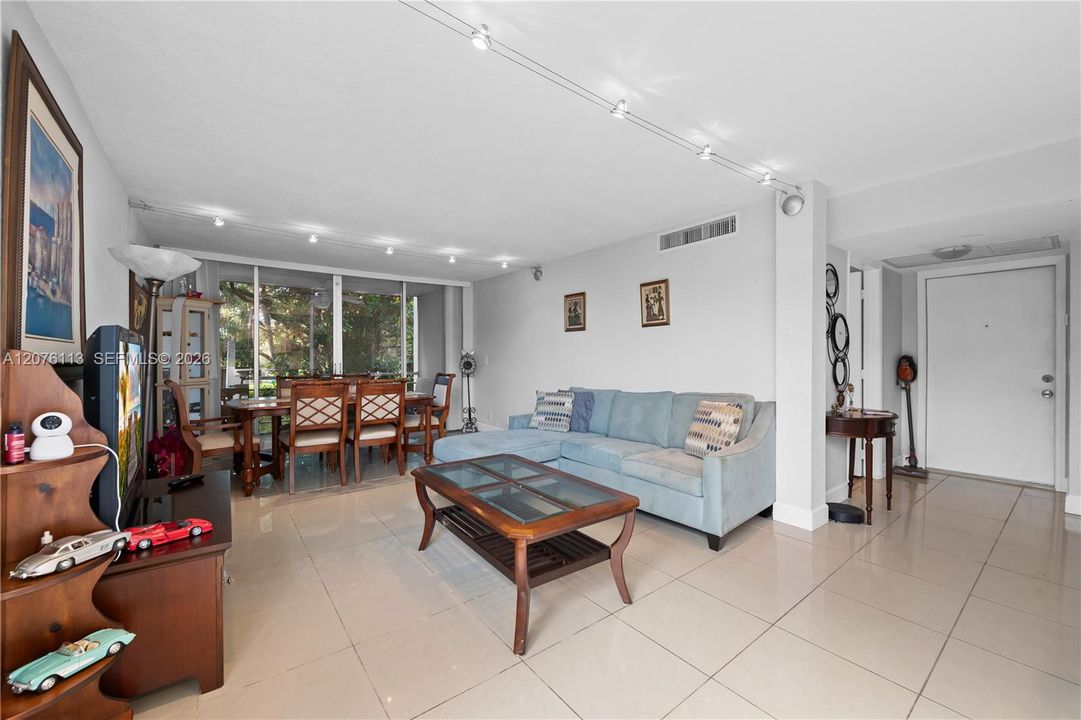En Venta: $210,000 (2 camas, 2 baños, 980 Pies cuadrados)