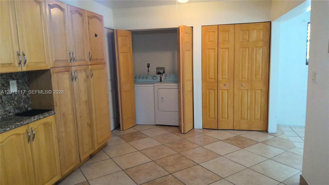 En Renta: $2,875 (3 camas, 2 baños, 2295 Pies cuadrados)