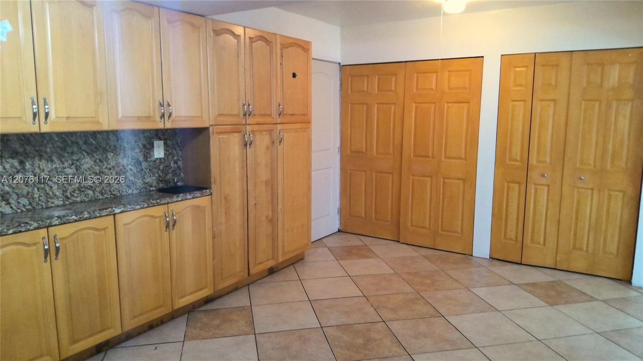 En Renta: $2,875 (3 camas, 2 baños, 2295 Pies cuadrados)