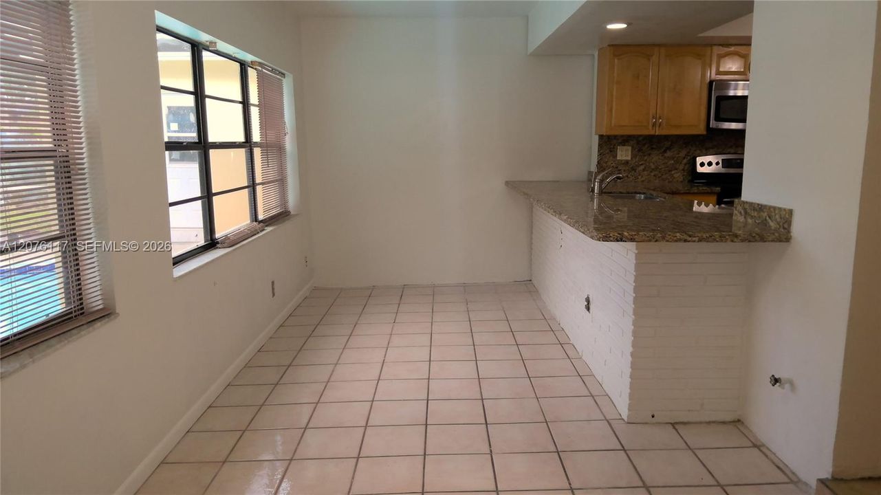 En Renta: $2,875 (3 camas, 2 baños, 2295 Pies cuadrados)
