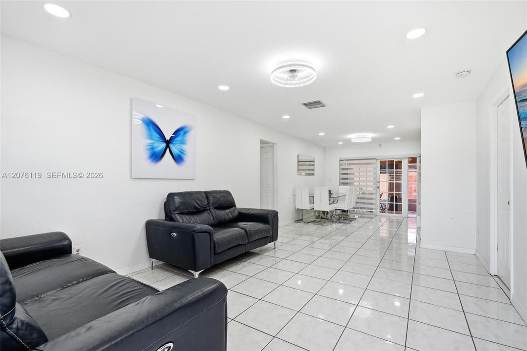 For Sale: $489,000 (3 beds, 2 baths, 1116 Square Feet)