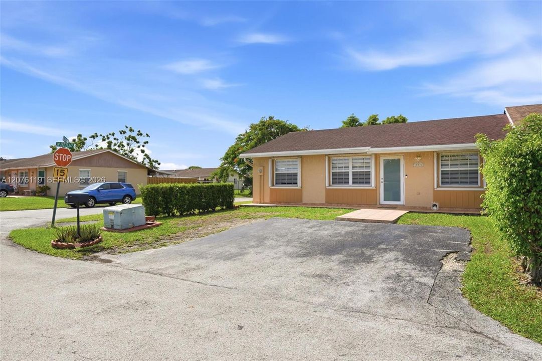 For Sale: $489,000 (3 beds, 2 baths, 1116 Square Feet)
