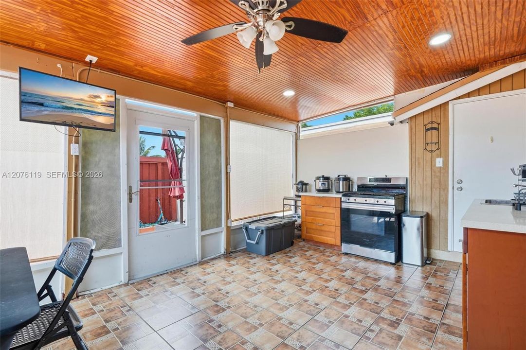 For Sale: $489,000 (3 beds, 2 baths, 1116 Square Feet)