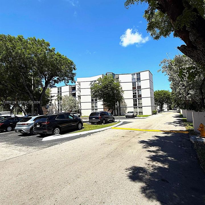 For Rent: $1,850 (2 beds, 2 baths, 970 Square Feet)