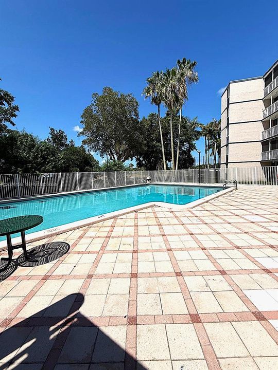 For Rent: $1,850 (2 beds, 2 baths, 970 Square Feet)