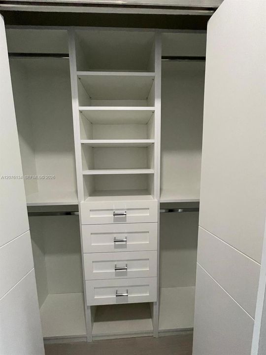 В аренду: $2,000 (1 спален, 1 ванн, 712 Квадратных фут)