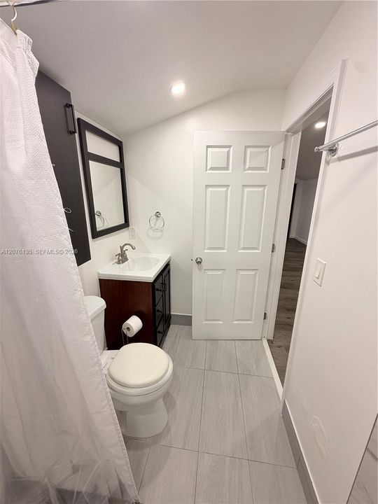 出租: $1,200 (1 贝兹, 1 浴室, 1275 平方英尺)