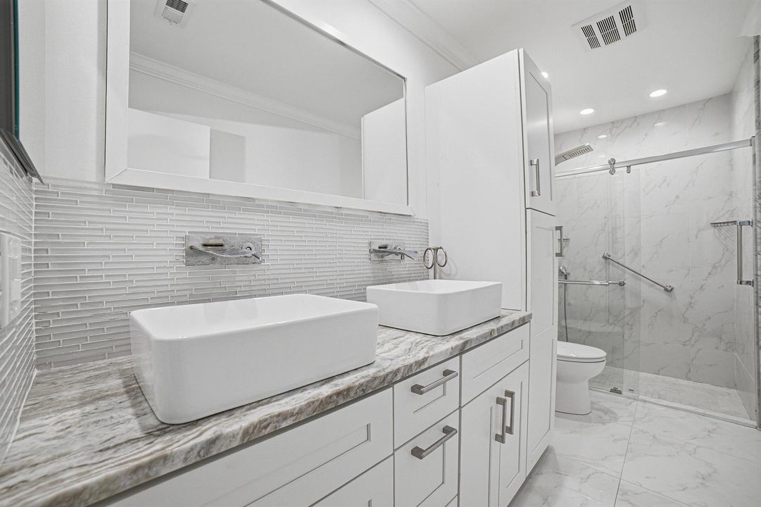 Bedroom1-Bathroom