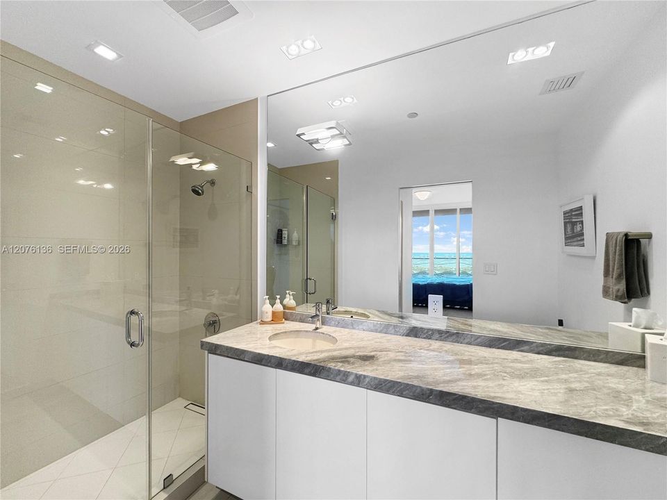 出租: $19,500 (4 贝兹, 4 浴室, 2845 平方英尺)