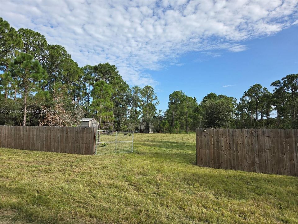 A corner lot home site