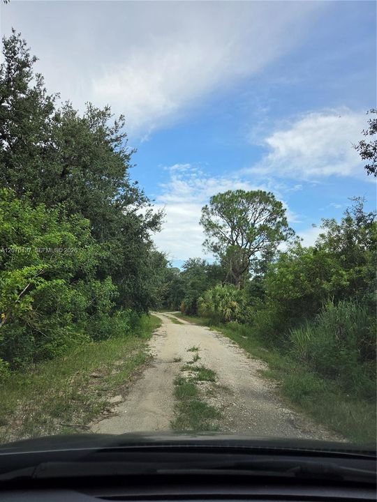 Rolling Hills Dr
