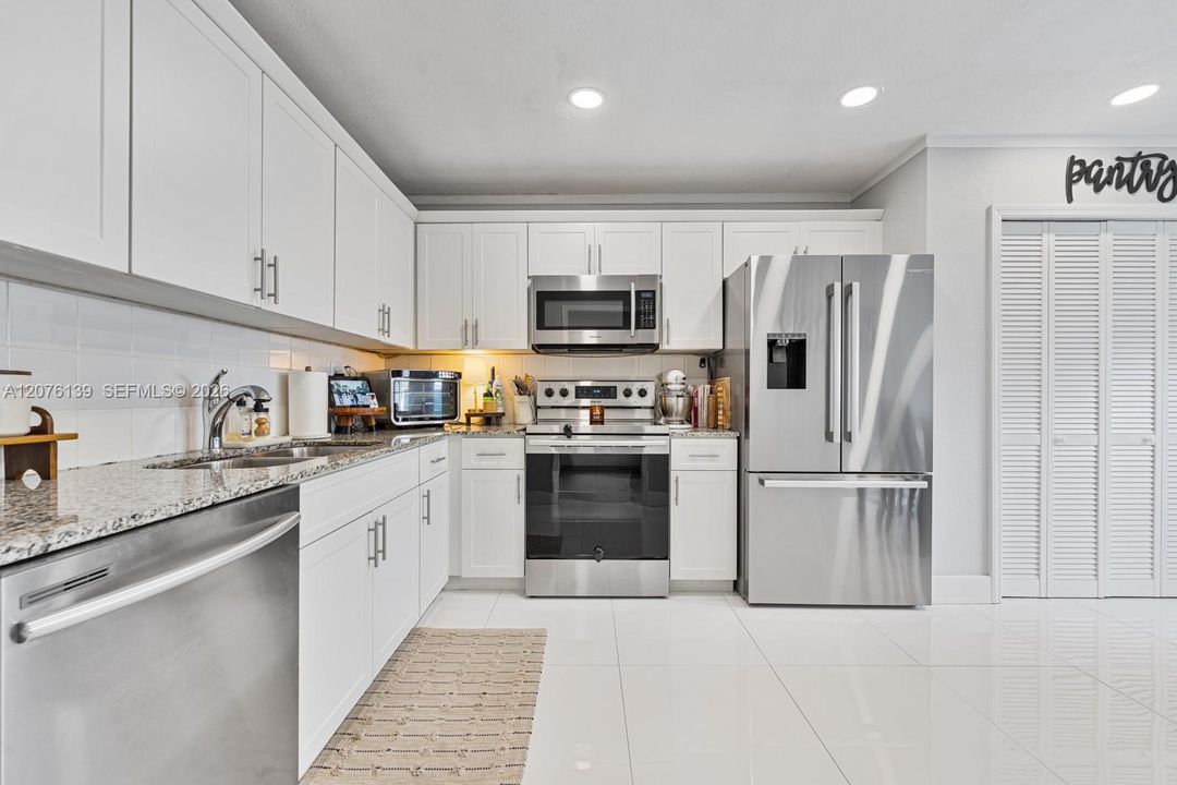 For Sale: $549,500 (3 beds, 2 baths, 1834 Square Feet)