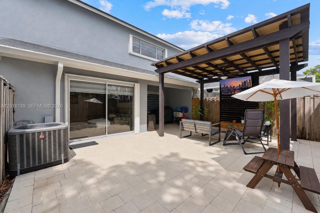 For Sale: $549,500 (3 beds, 2 baths, 1834 Square Feet)