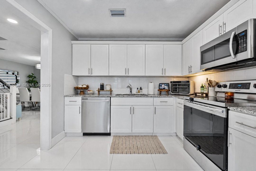 For Sale: $549,500 (3 beds, 2 baths, 1834 Square Feet)