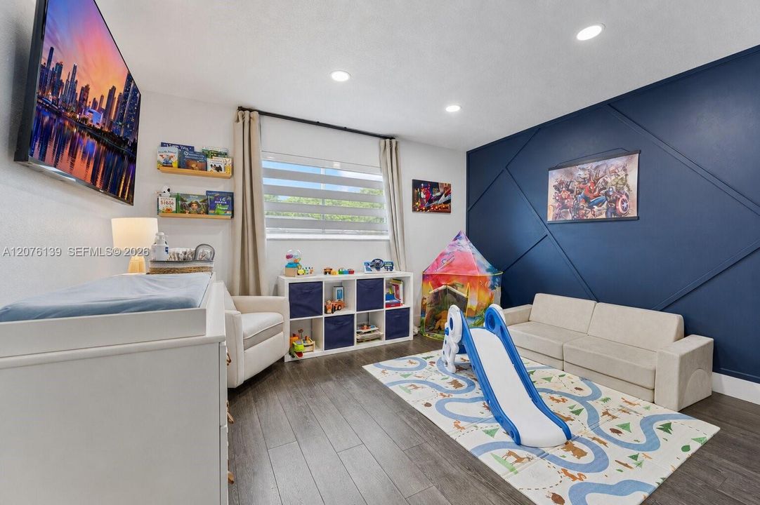 For Sale: $549,500 (3 beds, 2 baths, 1834 Square Feet)