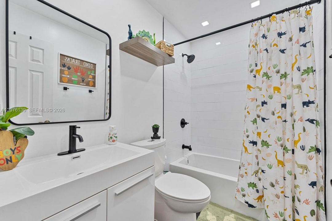 For Sale: $549,500 (3 beds, 2 baths, 1834 Square Feet)