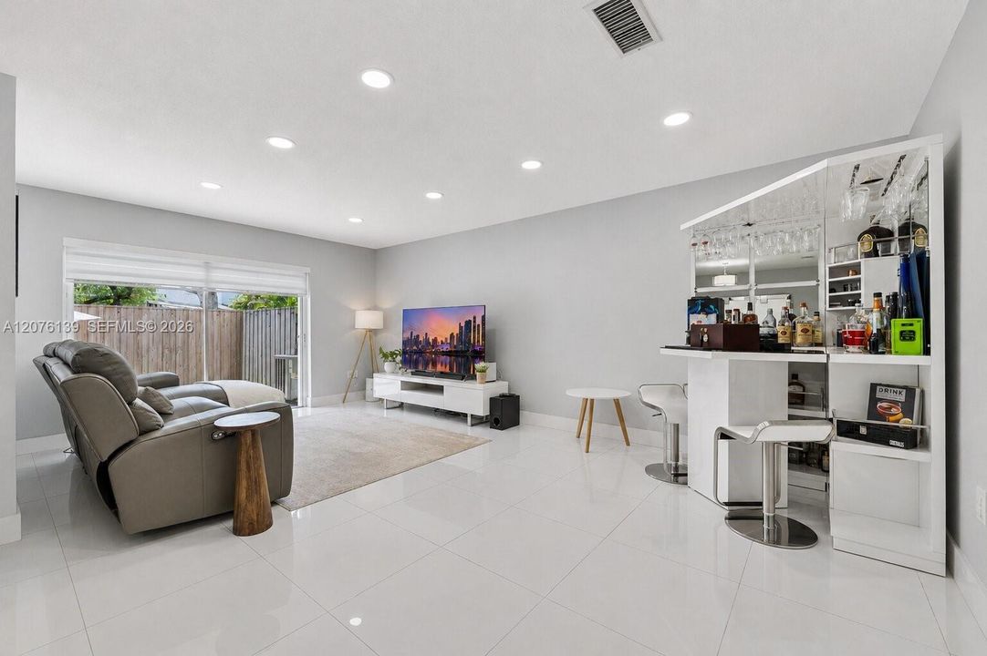For Sale: $549,500 (3 beds, 2 baths, 1834 Square Feet)