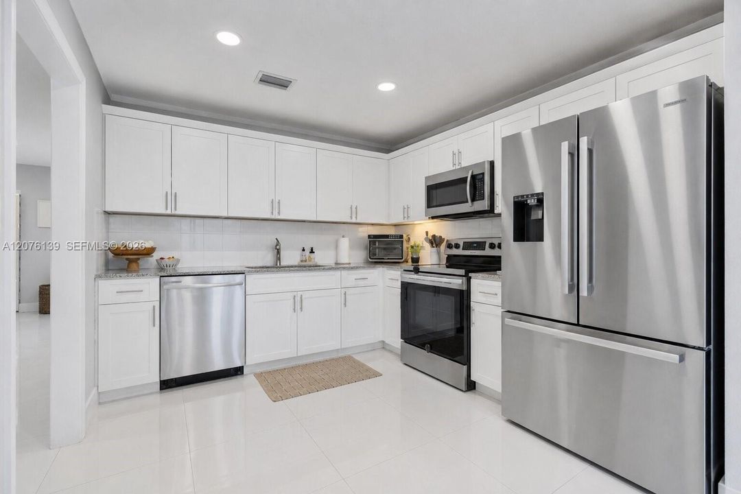 For Sale: $549,500 (3 beds, 2 baths, 1834 Square Feet)