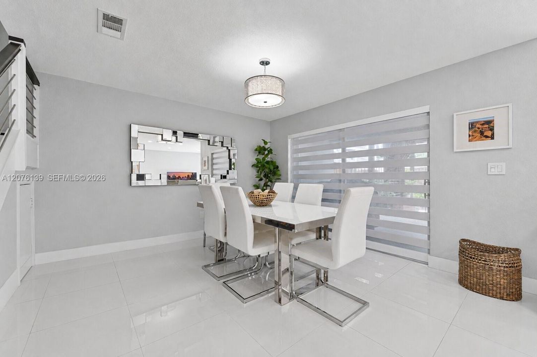 For Sale: $549,500 (3 beds, 2 baths, 1834 Square Feet)