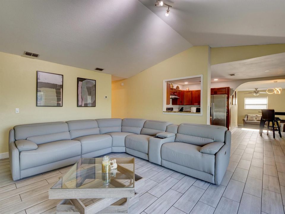 1915 E LAKE living to dining