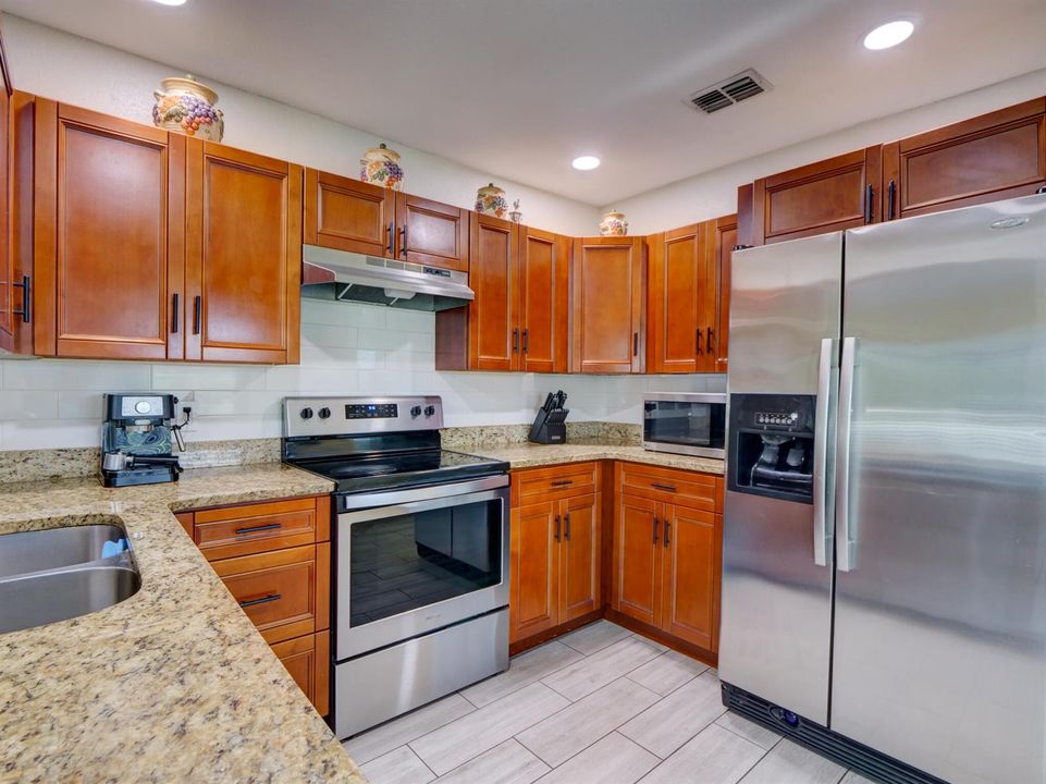 1915 E LAKE kitchen 1