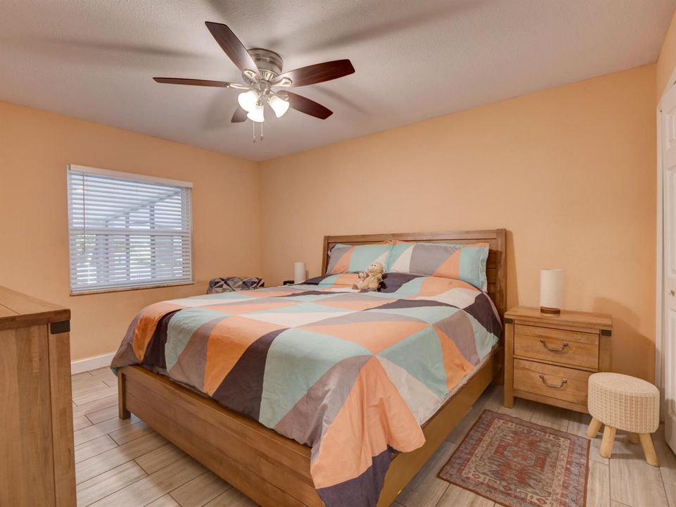 1915 E LAKE Master bedroom