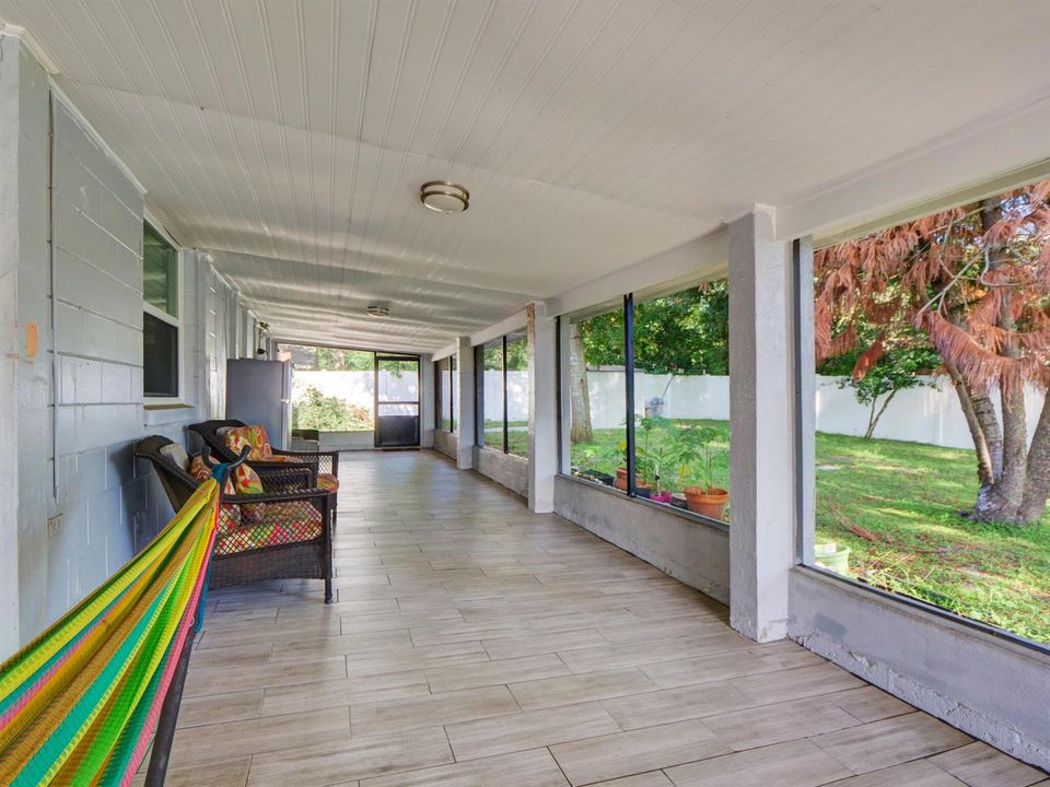 1915 E LAKE Huge screened Florida room