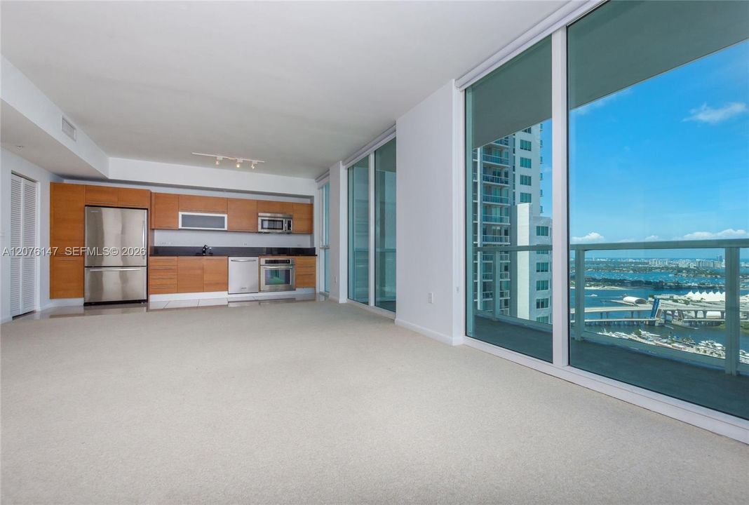 For Rent: $2,800 (1 beds, 1 baths, 708 Square Feet)
