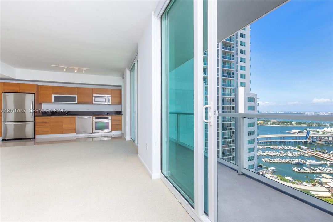 For Rent: $2,800 (1 beds, 1 baths, 708 Square Feet)