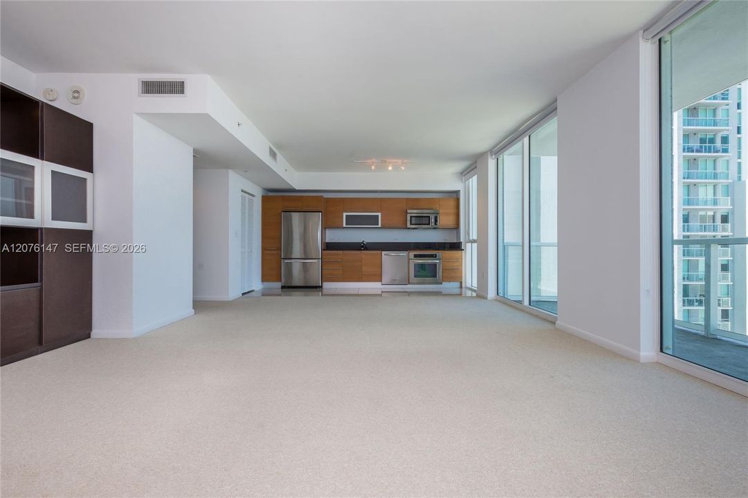 For Rent: $2,800 (1 beds, 1 baths, 708 Square Feet)