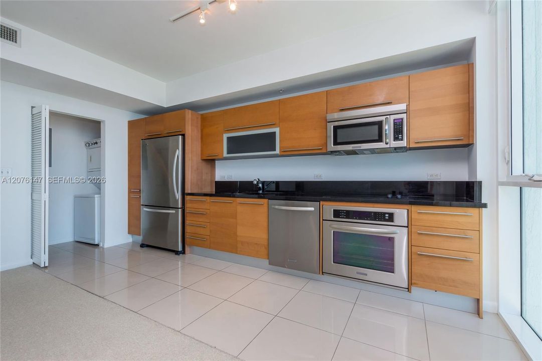 For Rent: $2,800 (1 beds, 1 baths, 708 Square Feet)