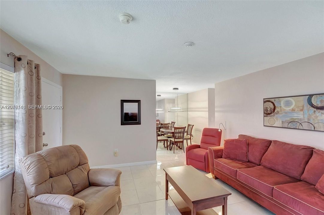 For Sale: $64,500 (1 beds, 1 baths, 688 Square Feet)