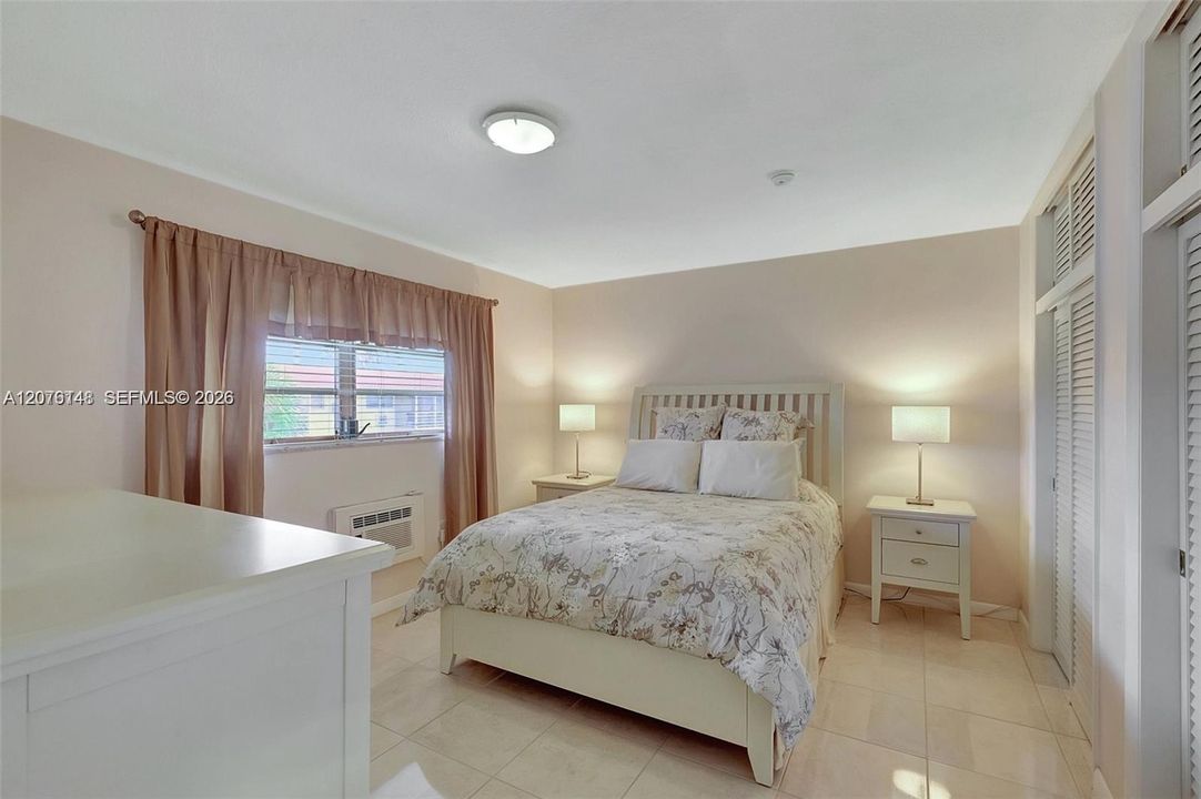 For Sale: $64,500 (1 beds, 1 baths, 688 Square Feet)