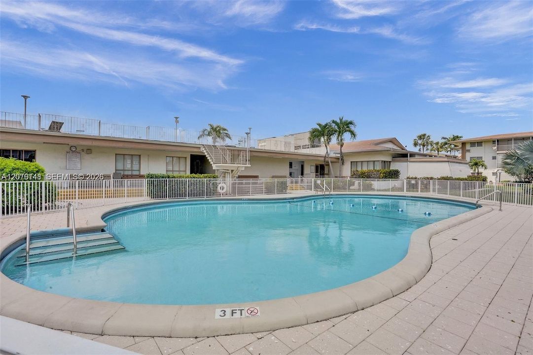 For Sale: $64,500 (1 beds, 1 baths, 688 Square Feet)