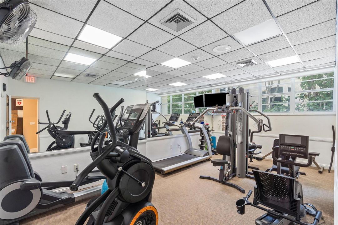 09-1021 Hillsboro Mile Amenities-419