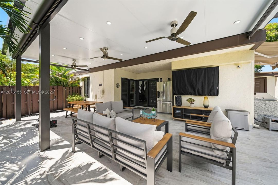 For Sale: $594,500 (3 beds, 3 baths, 1914 Square Feet)