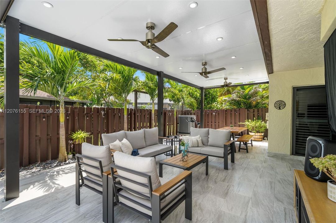 For Sale: $594,500 (3 beds, 3 baths, 1914 Square Feet)