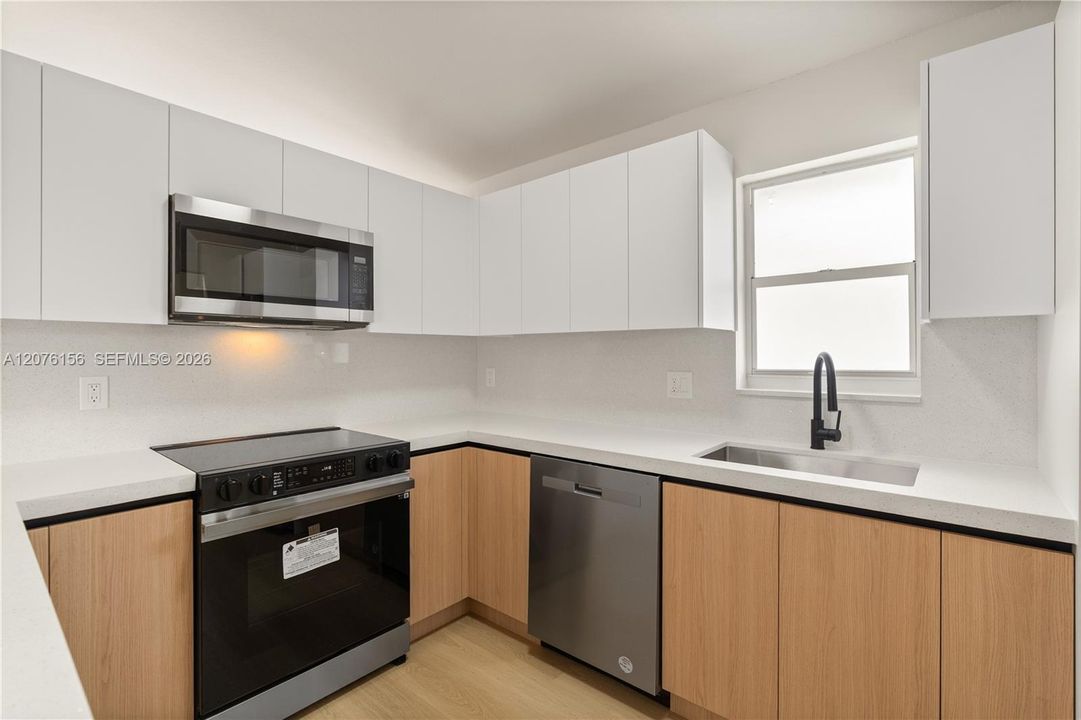 For Sale: $689,800 (3 beds, 2 baths, 1572 Square Feet)