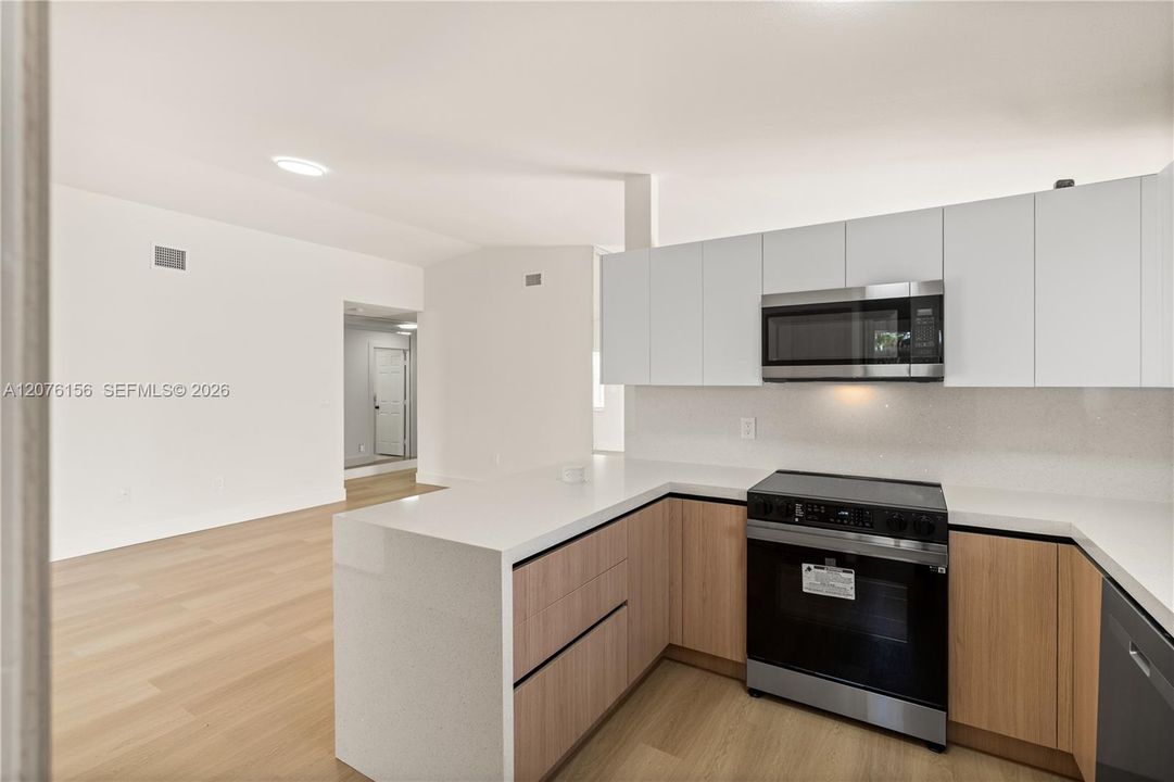 For Sale: $689,800 (3 beds, 2 baths, 1572 Square Feet)
